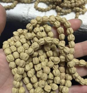 揭秘神奇果实的种子-百香籽（探究百香籽的营养成分和药用价值，带你品味健康生活）