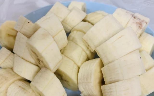 香蕉去皮也能冷冻保存！（让你的香蕉更加持久，不再浪费！）