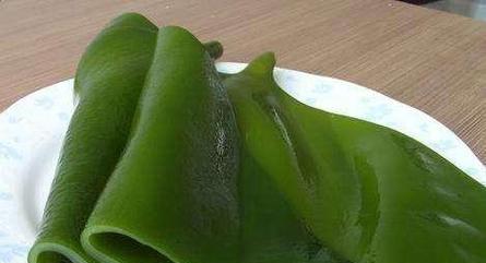 全面了解海带的生长习性与营养价值（从海中植物的定义开始探究海带的生态环境、生长方式及药食用价值）